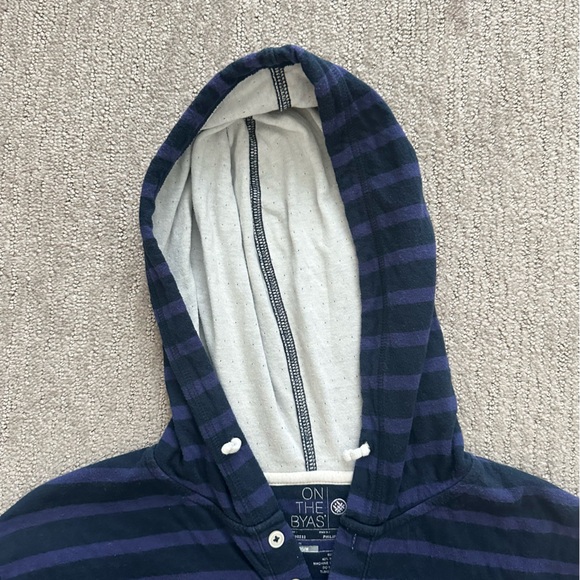 On The Byas Men’s Pullover Hoodie - Picture 4 of 6